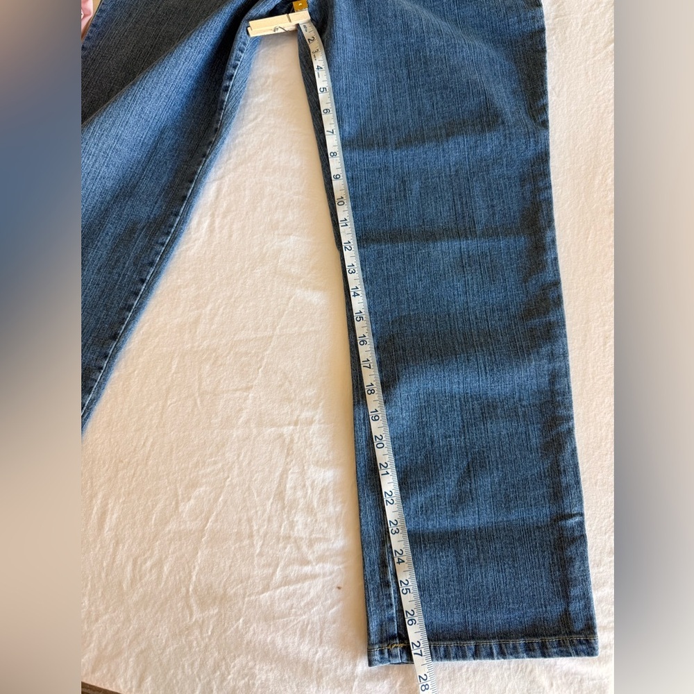 GLORIA VANDERBILT Amanda Stretch Classic Fit Jeans - NEW w/ Tags - Size 12 Short - Picture 6 of 7
